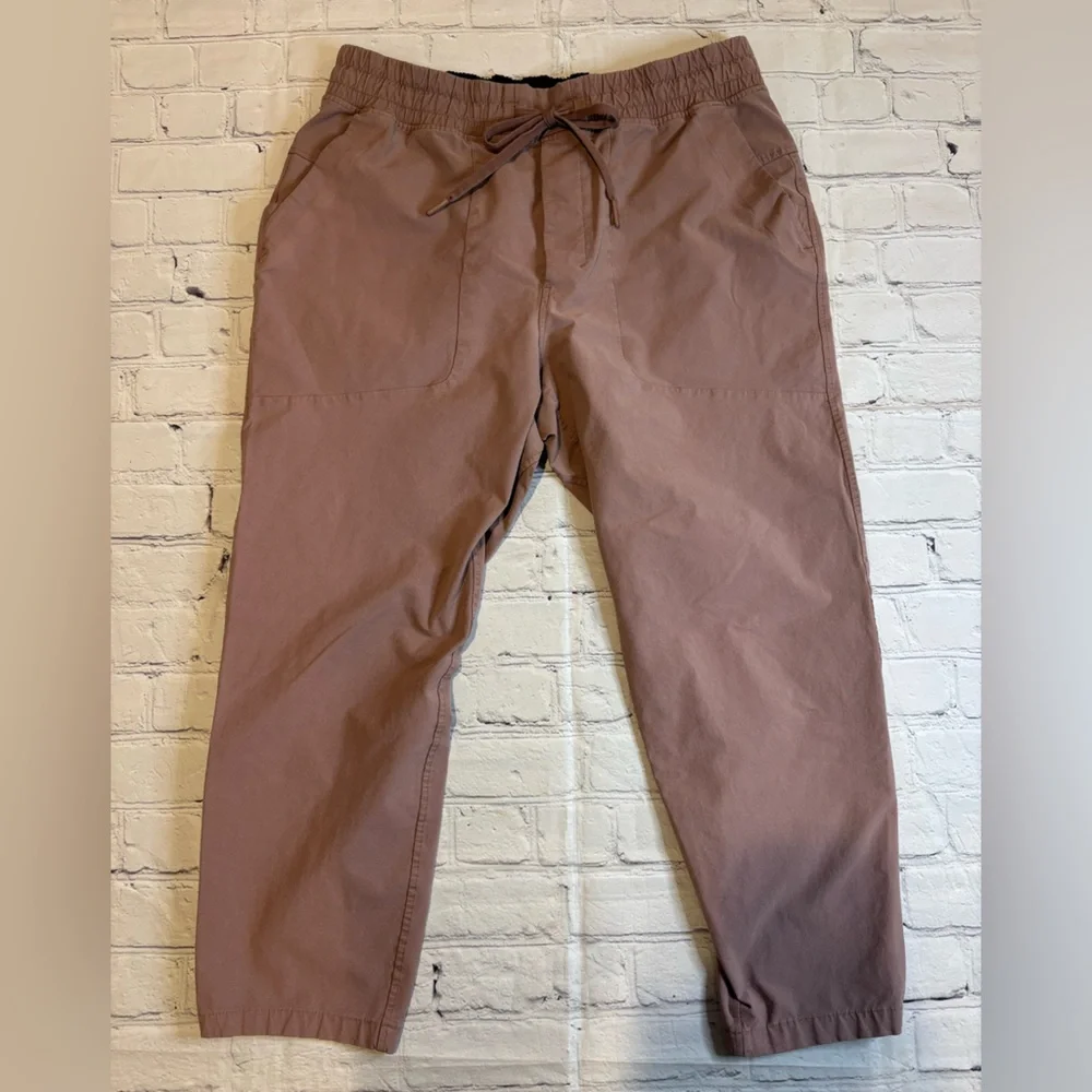 Lululemon ABC Cropped Pull-On Pant in Earth Color Clay